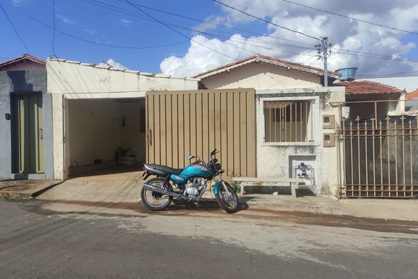 Polícia Civil encontra carro furtado em garagem de casa e prende três em Patos de Minas