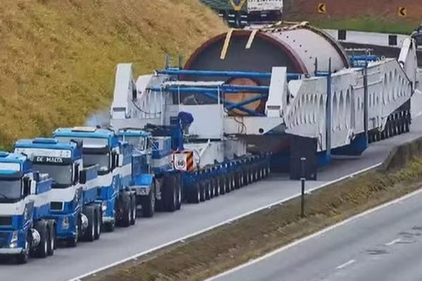 Transporte de carga gigante deverá deixar o trânsito lento na BR 354 até Patos de Minas