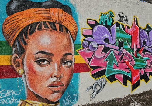 Festival de Grafitti colore e dá vida aos muros do Cristavo com “Traços Ancestrais”