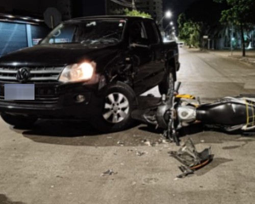 Motorista é preso após colisão entre Amarok e motocicleta em Patos de Minas