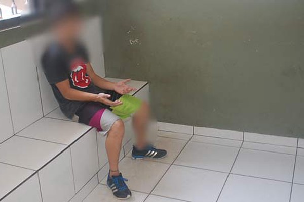 Jovem é preso por tentar estuprar garota em banheiro feminino de escola em Patos de Minas