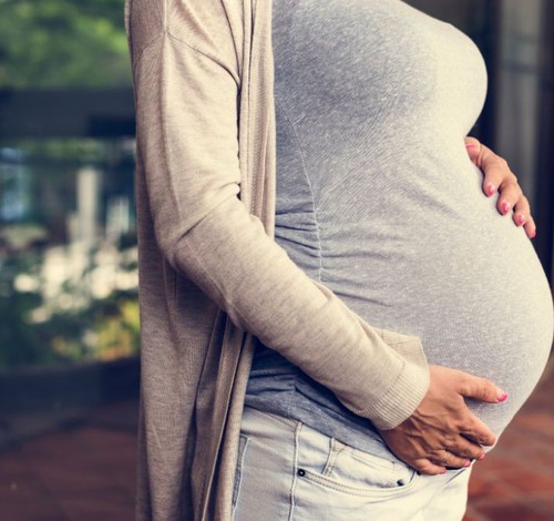 Adolescente virgem que recebeu exame de gravidez positivo não será indenizada em MG