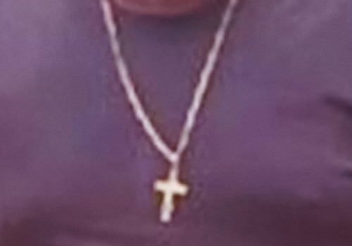 Homem é preso com pedras de crack após roubo de corrente de ouro em Patos de Minas