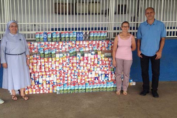 URT doa leite para entidades assistenciais antes de encarar mais um desafio no Mineiro