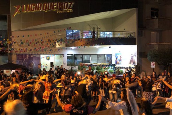 Academia explica objetivo social da festa julina que interditou rua no centro de Patos de Minas