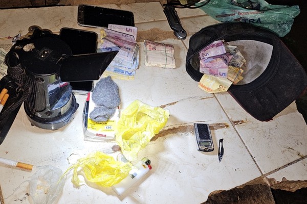 Suspeitos de tráfico são presos com drogas e dinheiro em local conhecido como "Boca do Meio Quilo"