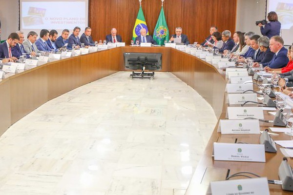 Governador Zema participa de reunião com Presidente Lula e pede recuperação de rodovias