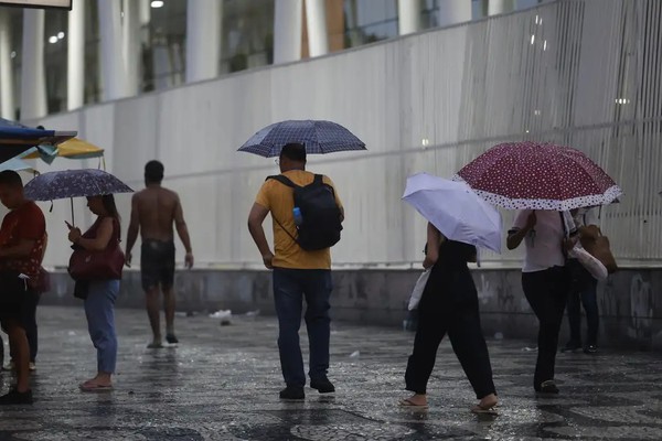Inmet: maioria das regiões tem alerta de chuvas intensas nesta quarta