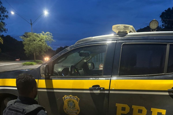 Garota que saiu de Manaus com destino a Belo Horizonte é presa na BR-365 com carregamento de Skunk