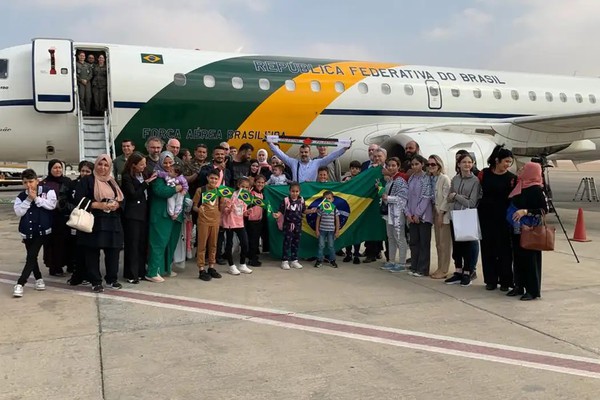 Brasileiros repatriados de Gaza já estão a caminho do Brasil