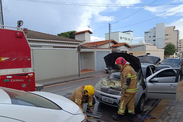 Princípio de incêndio no Centro da cidade mobiliza Corpo de Bombeiros em Patos de Minas