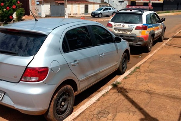 PM de Rio Paranaíba recupera carro roubado em Uberlândia e prende dois foragidos da justiça