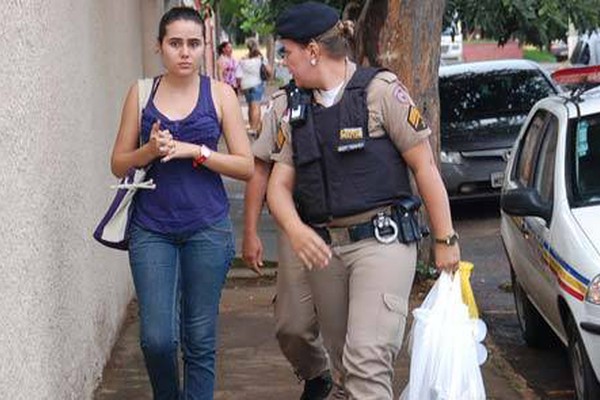 Estudante de direito é flagrada após furtar em várias lojas de Patos de Minas