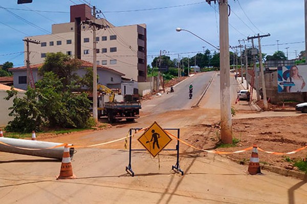 Retirada de postes abre caminho para a conclusão das obras de alargamento da avenida Brasil