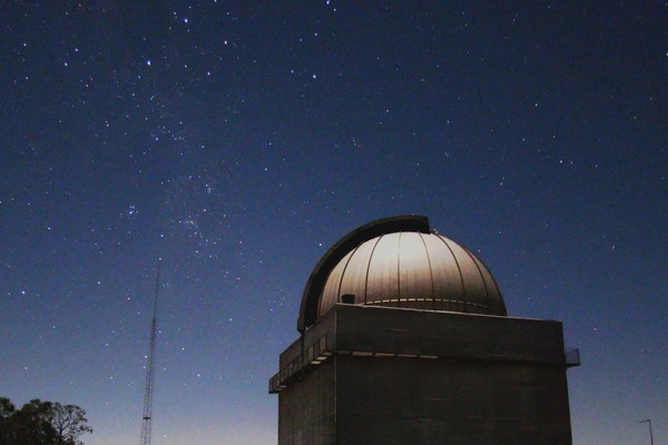 Observatório em Minas Gerais capta meteoro brilhante