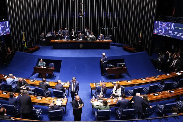 Alcolumbre trava tramitação da PEC do fim da 6x1 no Senado