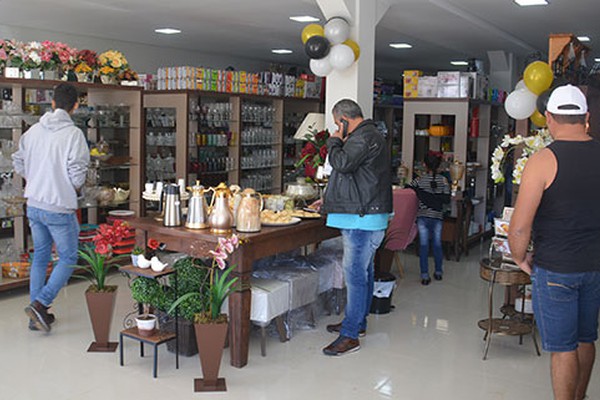 Com imensa variedade, loja de utilidade doméstica é inaugurada e faz sucesso em Patos de Minas