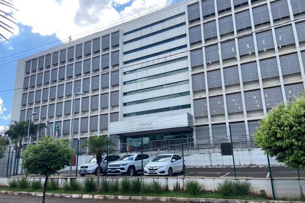 Homem usa pagamento de conta em bar para exigir sexo de mulher e acaba indiciado por ameaça; ele nega
