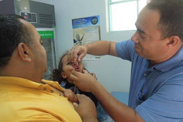 Vacinação contra a poliomielite movimenta as unidades de saúde de Patos