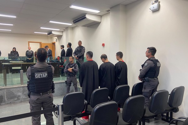 Trio que espancou e ateou fogo em homem por dívida de drogas é condenado a mais de 46 anos