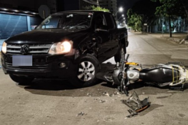 Motorista é preso após colisão entre Amarok e motocicleta em Patos de Minas