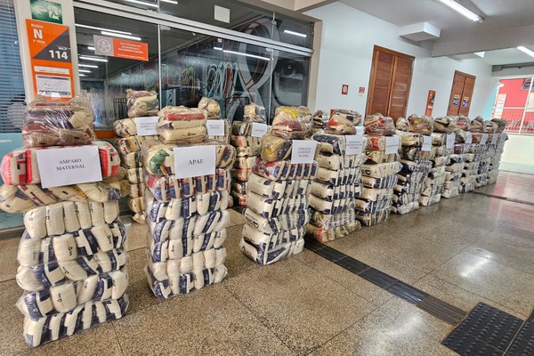 Alunos do Unipam arrecadam cinco toneladas de alimentos e beneficiam 22 entidades assistenciais