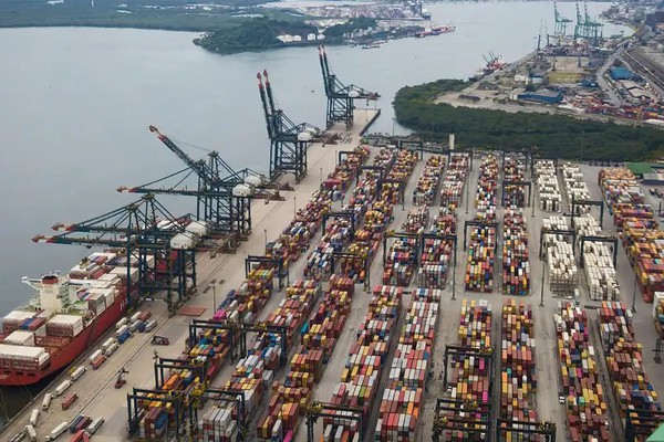 Balança comercial tem superávit recorde para meses de abril