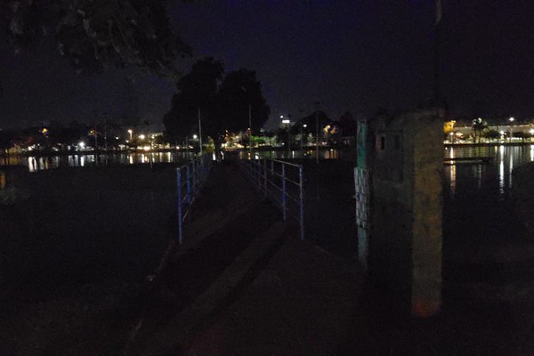Orla da Lagoa Grande permanece no escuro e frequentadores cobram melhorias na iluminação