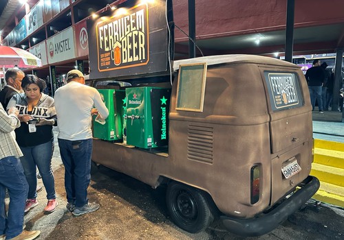 Ferrugem: a combi que vem chamando atenção pelo parque de exposições; veja ao vivo