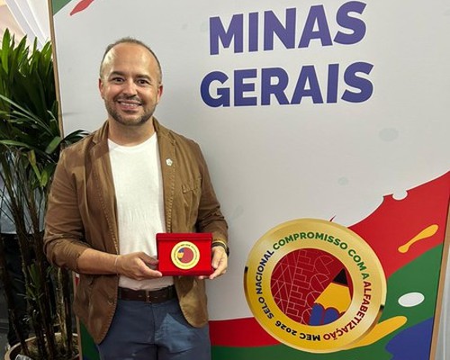 Patos de Minas recebe Selo Ouro do Ministério da Educação e se consolida como referência em alfabetização