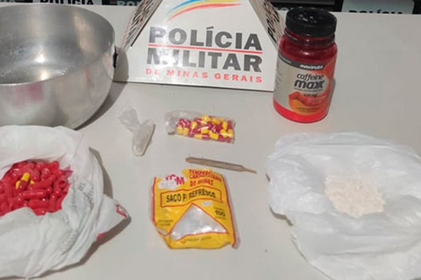 Jovem é preso em Patrocínio com cocaína, cafeína, maconha, anestésico e comprimidos