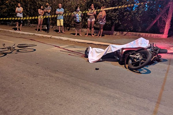 Motociclista é perseguido e assassinado a tiros por ciclista em Patos de Minas; namorada escapou