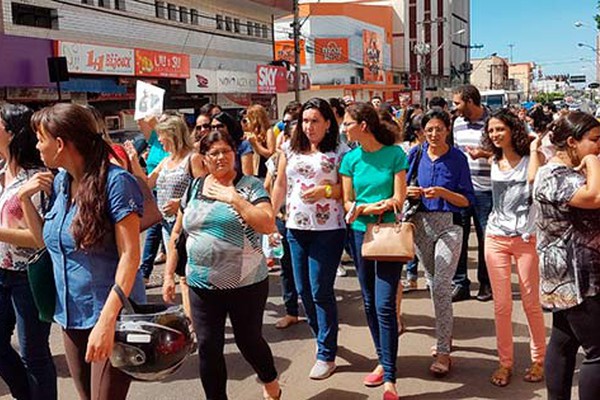 Servidores em Patos de Minas cruzam os braços em protesto contra Reforma da Previdência
