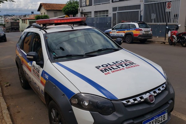 Homem é preso depois de passar as mãos em garota de 13 anos dentro de ônibus em Patos de Minas