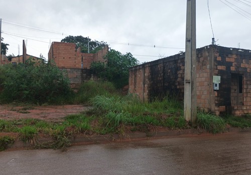 Moradores denunciam dificuldades para regularizar lotes doados pela prefeitura de Varjão de Minas