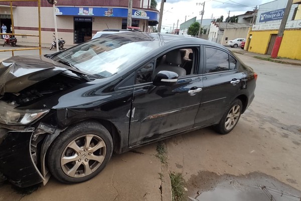 Condutor avança parada obrigatória e provoca mais um acidente em Patos de Minas; Veja o vídeo
