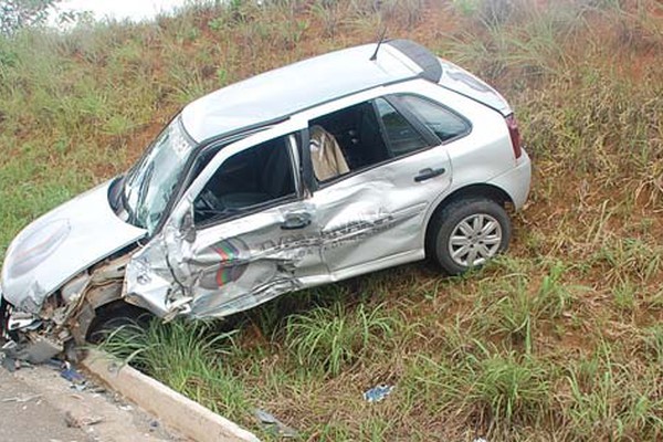 Motorista embriagado causa acidente com outros 2 veículos e uma pessoa morre na BR365