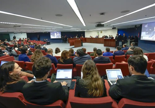 Moraes nega incluir ministro Fux em julgamento do núcleo 2