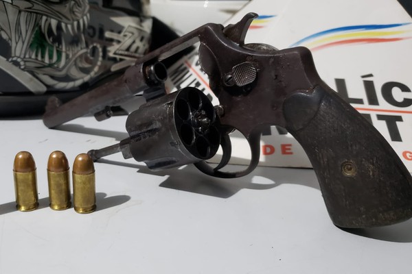 Suspeito de cometer série de assaltos a comércios em Patos de Minas é preso com revólver .45