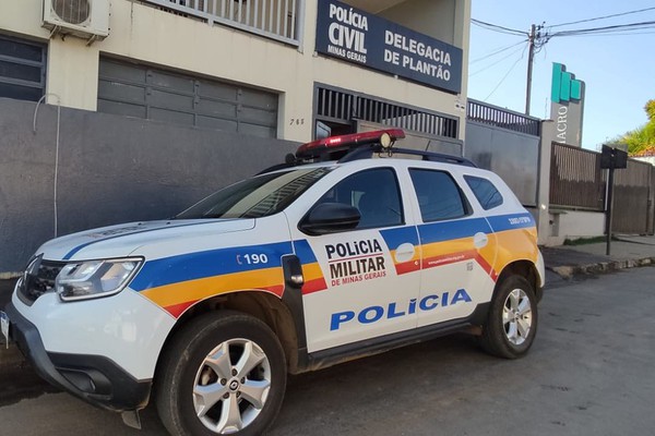 PM vai cumprir mandado de prisão e encontra foragido da justiça trancado em casa