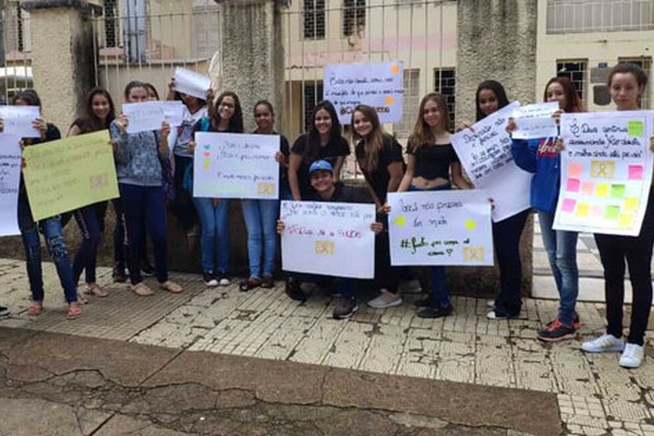 Estudantes fazem movimento em prevenção ao suicídio e à depressão em Patos de Minas