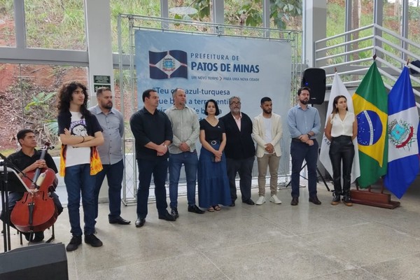 Com muita festa, Prefeitura entrega reforma do Conservatório Municipal de Patos de Minas