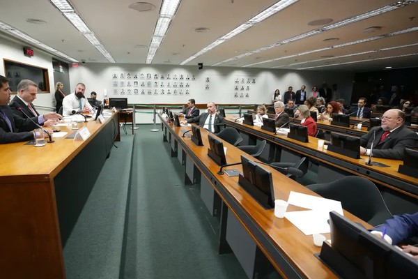 Conselho de Ética da Câmara instaura processo contra Eduardo Bolsonaro