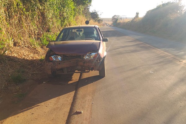 Motorista é preso por dirigir embriagado após bater na traseira de caminhonete na BR-352, em Patos de Minas