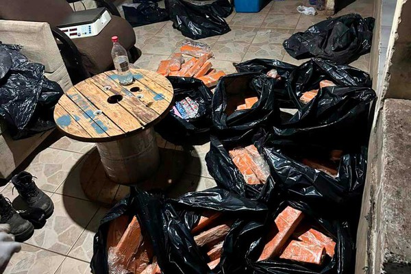 PM apreende grande quantidade de maconha em casa usada para distribuir drogas em Uberlândia