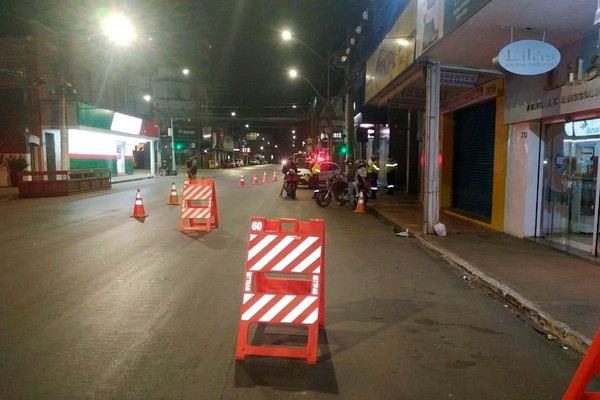 Operação Lei Seca em Patos de Minas tem veículos apreendidos, 16 multas de trânsito e 3 presos
