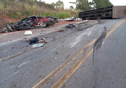 Tragédia na BR-262: Motorista de guincho morre em acidente envolvendo três veículos em Córrego Danta
