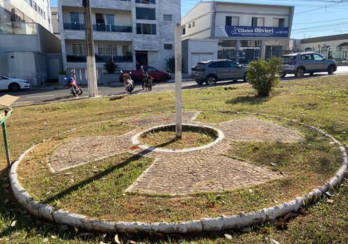 Você sabe o que é o “Poste da Paz”? Monumento está presente em Patos de Minas desde 2000