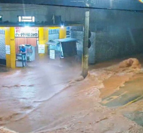 Sobe para 22 total de mortos por chuvas em Juiz de Fora e Ubá