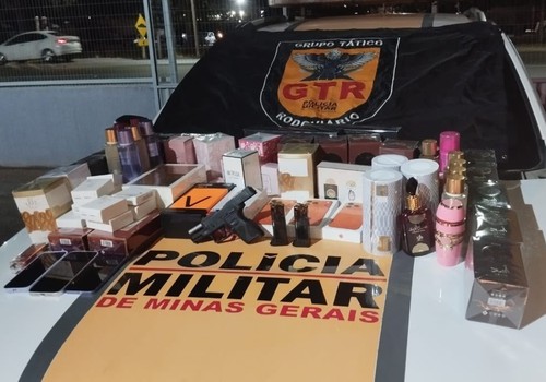 Grupo Tático Rodoviário prende homem armado e com perfumes e celulares importados na BR-146, em Patos de Minas
